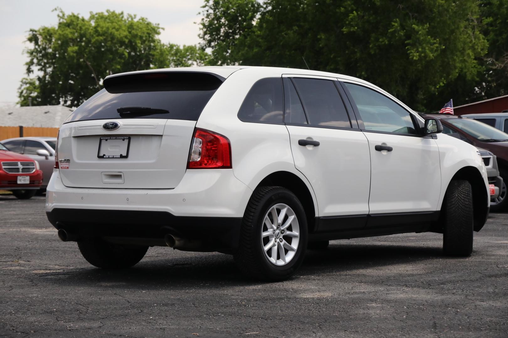 2013 WHITE FORD EDGE SE FWD (2FMDK3GC4DB) with an 3.5L V6 DOHC 24V engine, 6-SPEED AUTOMATIC transmission, located at 420 E. Kingsbury St., Seguin, TX, 78155, (830) 401-0495, 29.581060, -97.961647 - Photo#4